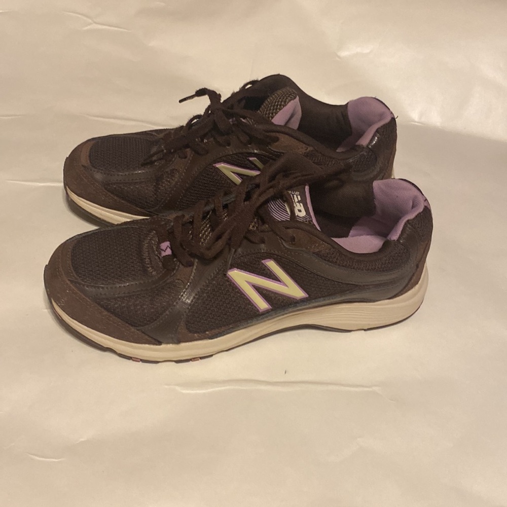 NEW BALANCE BROWN LIGHT PURPLE WOMEN SNEAKERS SIZE 9.5